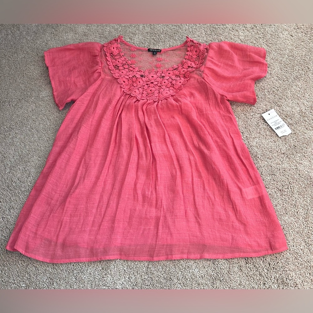 NWT Hannah Women's Pink Top with Floral Detail. Size S